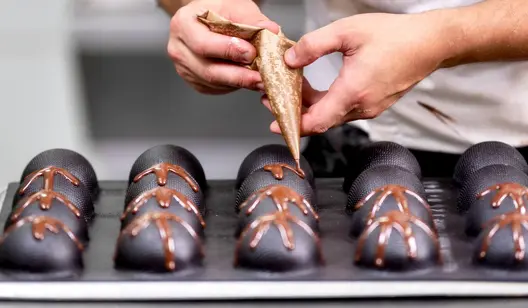 Humidity control and drying for confectionery and chocolate production