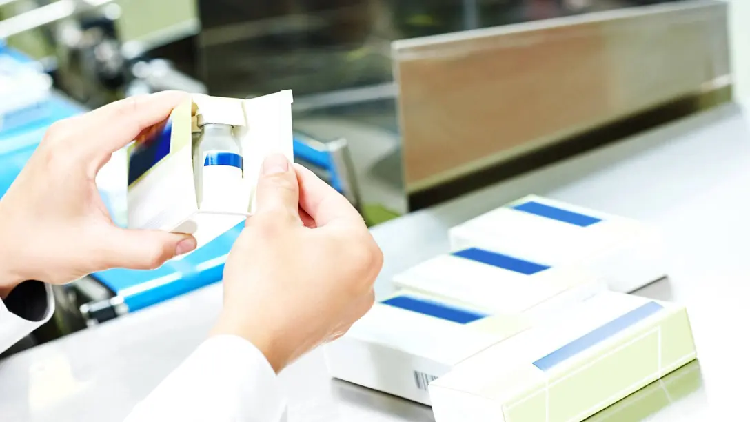 Air cleaning for pharmaceutical packaging