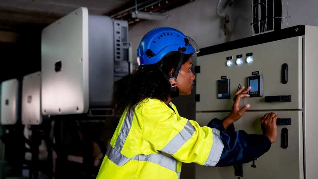 Humidity control and drying for telecom shelters