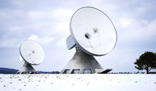 Humidity control and drying for satellite ground stations