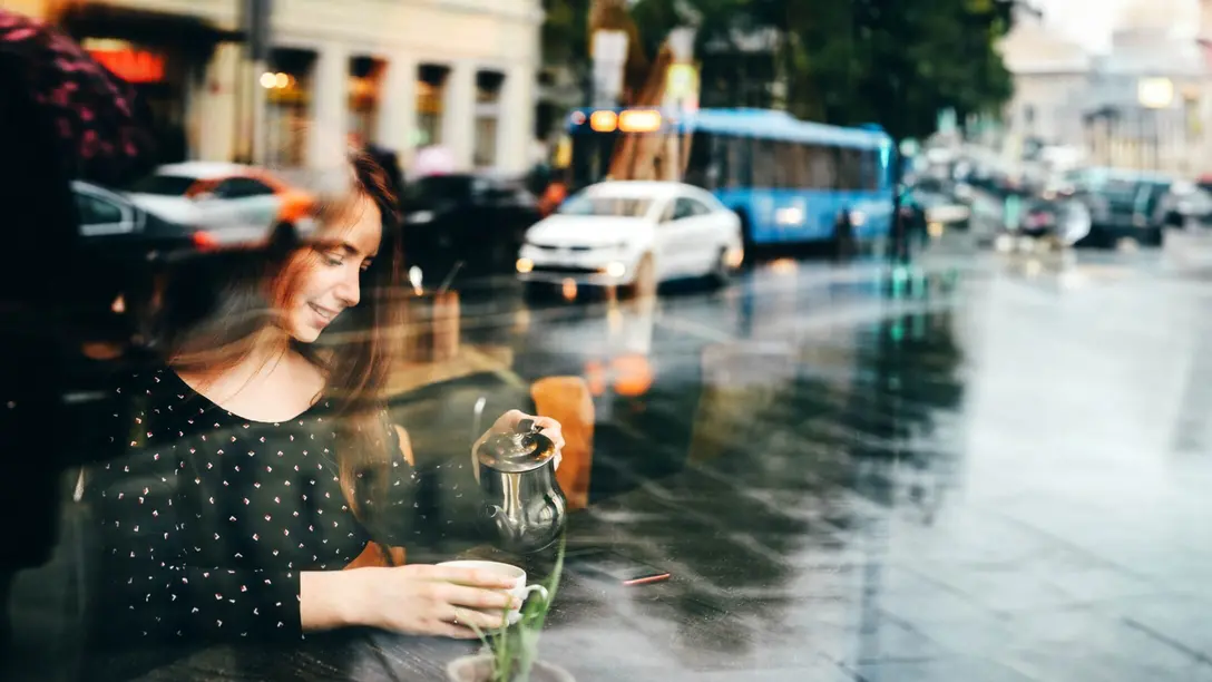 Humidity control and drying for restaurants and cafes