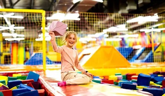 Air cleaning for indoor play centres
