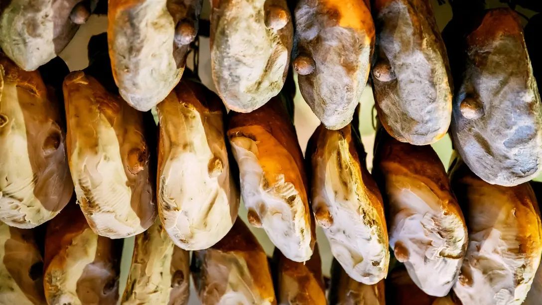 Humidity control and drying for ham and sausage maturing chambers