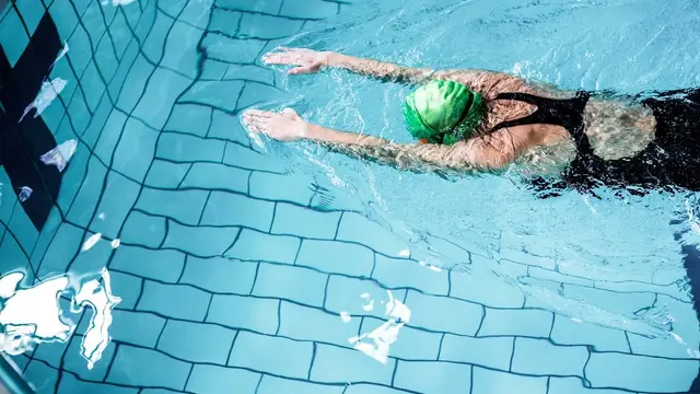 Insights Dantherm swimming pool woman