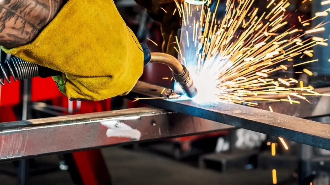 Humidity control and drying for metal fabrication