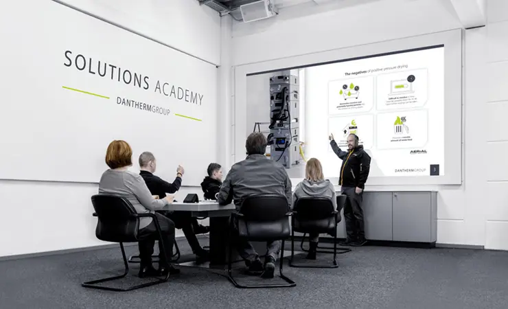 Header Solutions Academy 1280x786px