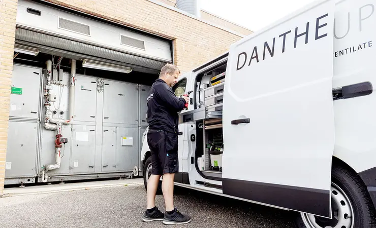 Hero Servicing 1280x768px