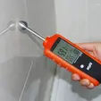 Heylo moisture meter HFM 200 in use