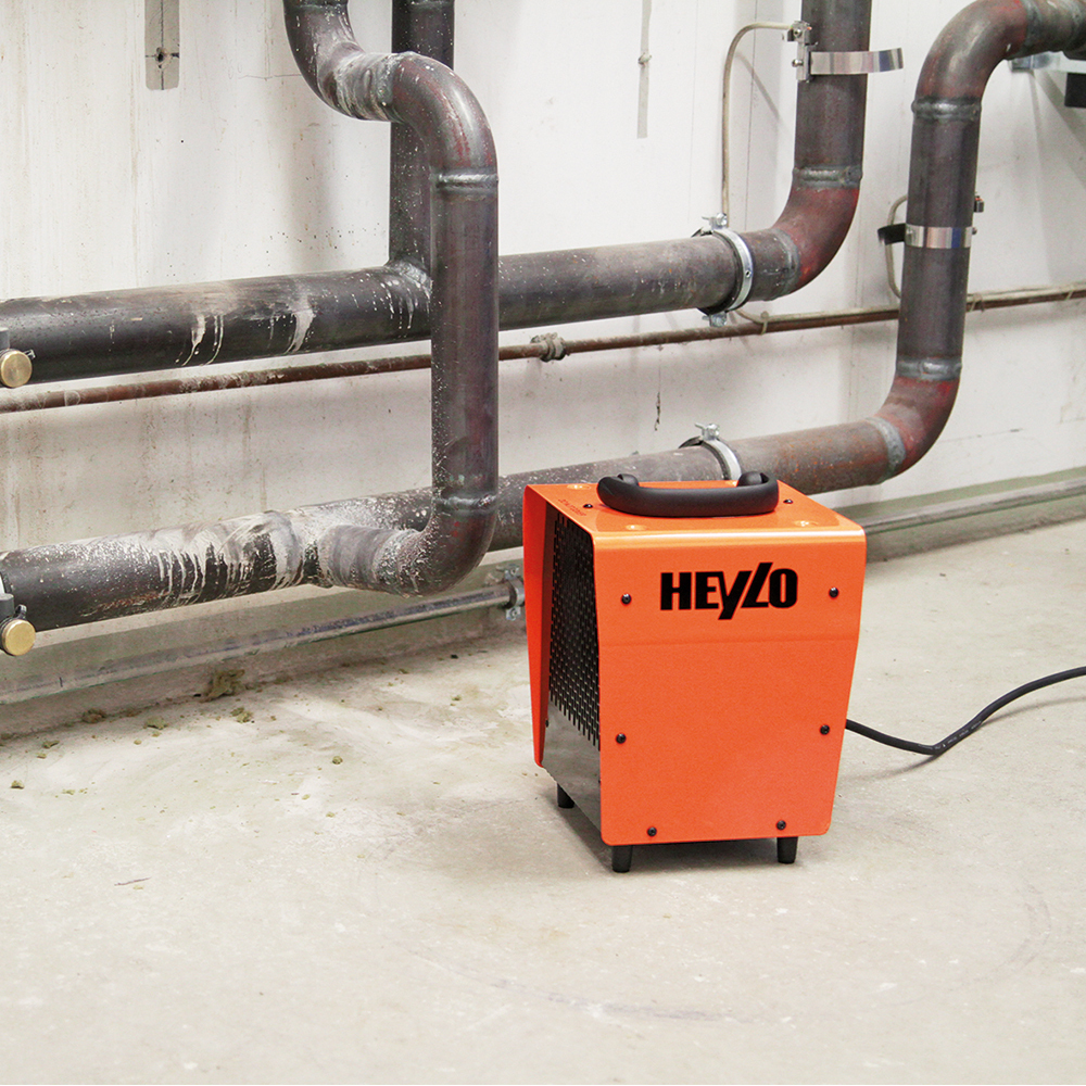 Heylo DE 3 XL electric heater in use