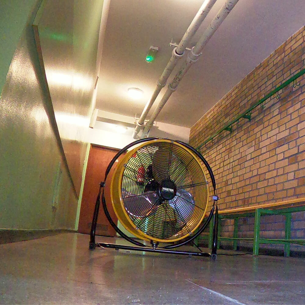 Master DF 20 ventilando un sótano