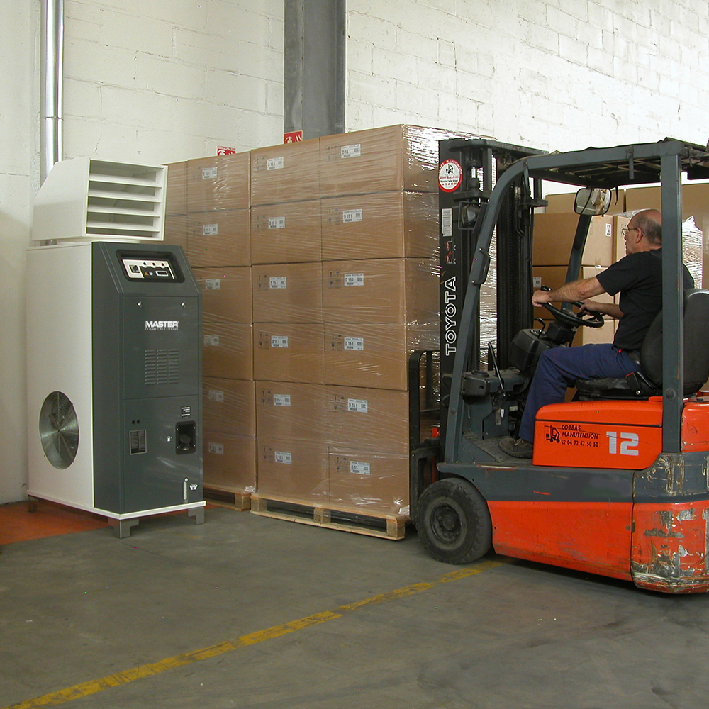 Riscaldatore Master F 60 in un magazzino